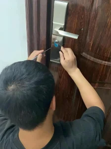 宁波好邻居开锁师傅正在开锁